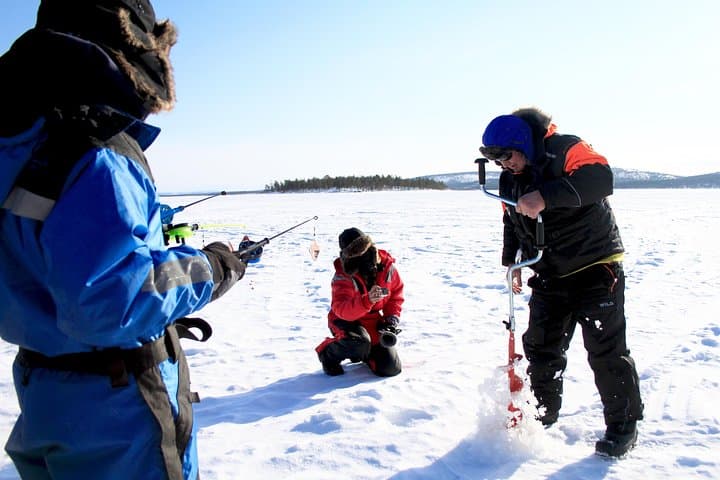 From Saariselkä: Ice Fishing Tour to Lake Inari, reindeers &lunch