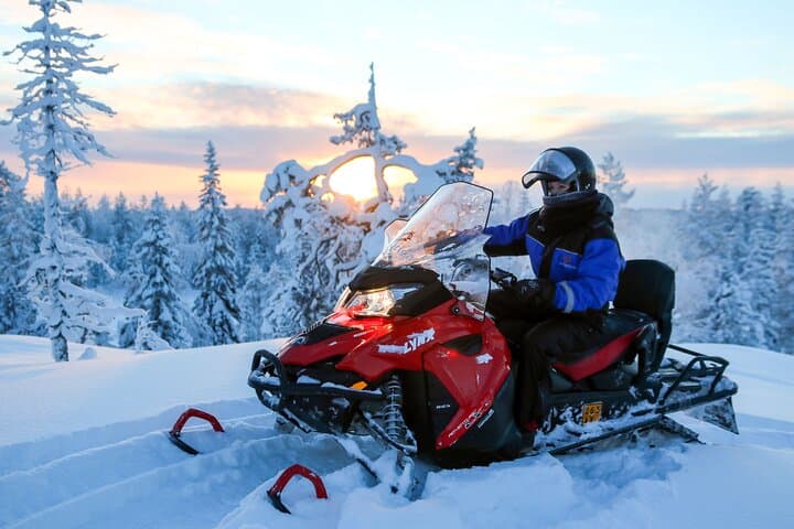 Snowmobiling Quick Spin - 2 h snowmobile experience in Rovaniemi