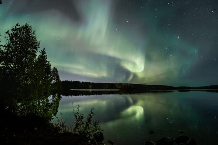 Autumn Aurora Borealis Picnic in Rovaniemi
