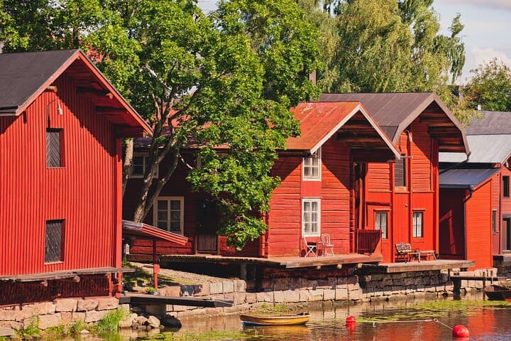 Helsinki: Private VIP Trip to Medieval Porvoo (snacks incl)
