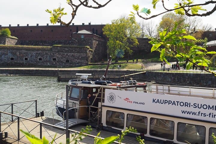 Suomenlinna Ferry and Guided Walking Tour in the Fortress