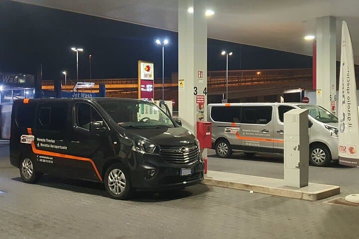 Helsinki Airport (HEL) to Helsinki - Round-Trip Private Transfer