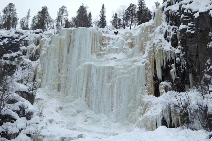 Rovaniemi: Korouoma Frozen Waterfalls Hike with Hot BBQ Lunch