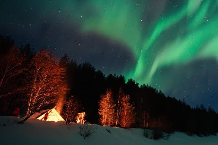 Rovaniemi: Guaranteed Small Group Northern Lights Hunt
