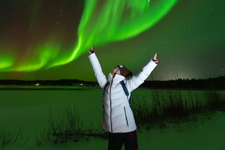 Dancing like the Aurora does