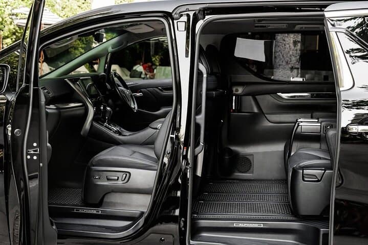 Helsinki Airport Transportation in Private Car