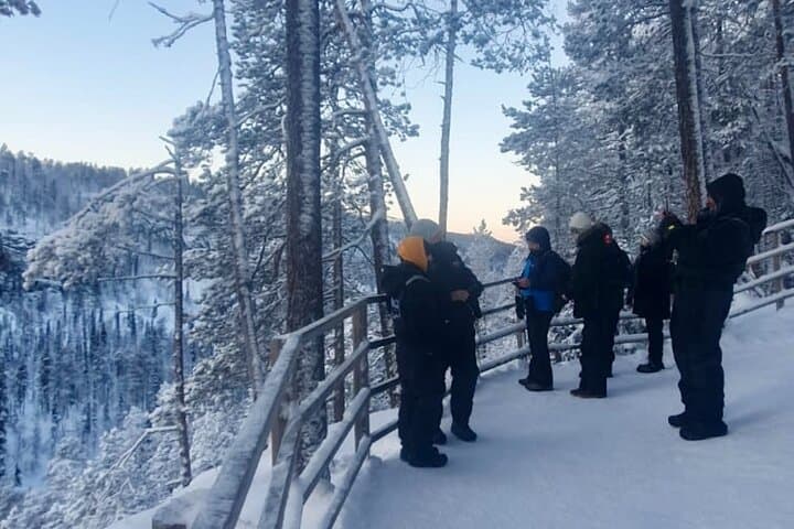 Rovaniemi: Korouoma Frozen Waterfalls Hike with Hot BBQ Lunch