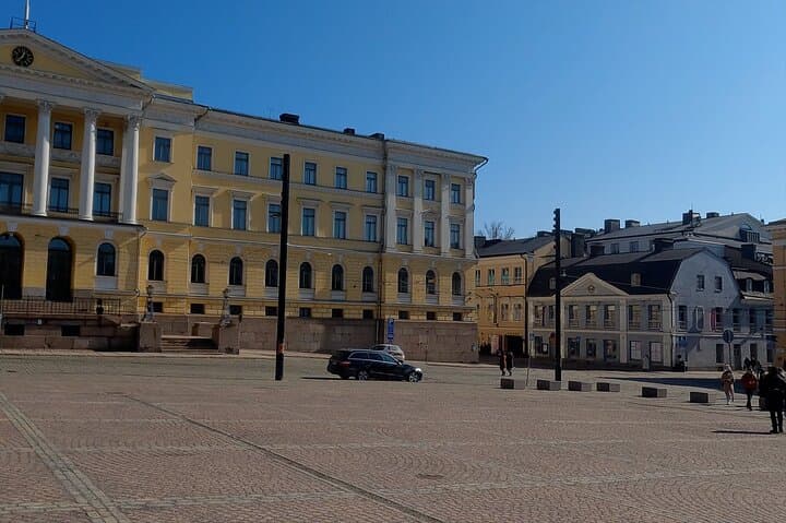 A Private Walking Tour Through Helsinki