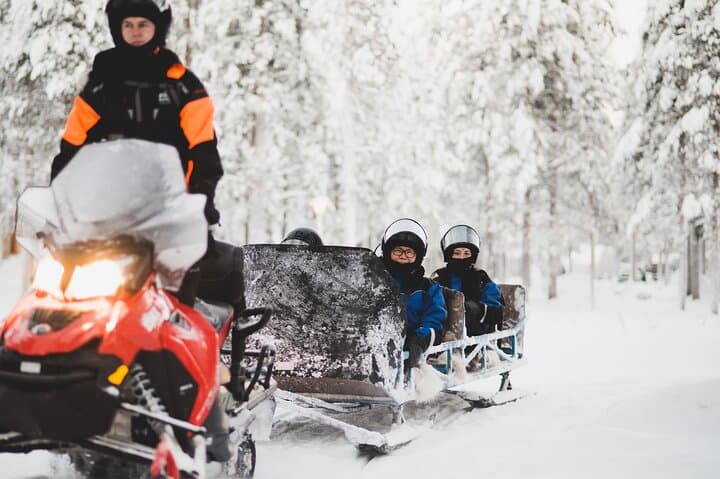 Children under 140cm and adults without a driving licence can enjoy the tour sitting in the sleigh pulled by the guide's snowmobile