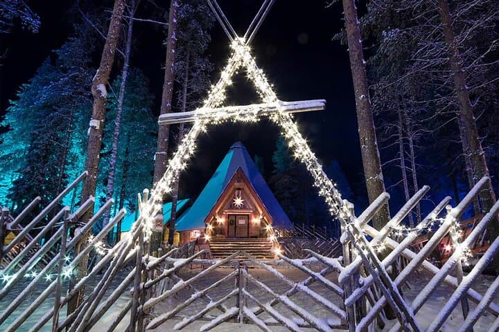 Santa’s Secrets: Guided Santa´s Village & Arctic Circle Tour