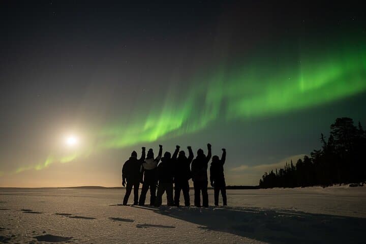 Northern Lights Hunting Photography Tour in Levi
