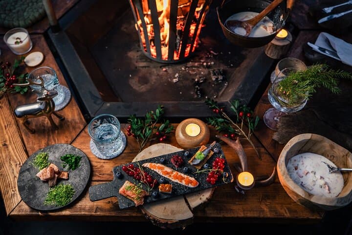 VIP Northern Lights Forest Dinner in a Glass Igloo