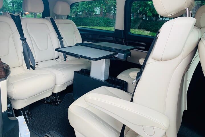 Private Guided Tour Porvoo & Helsinki by Mercedes- V Class