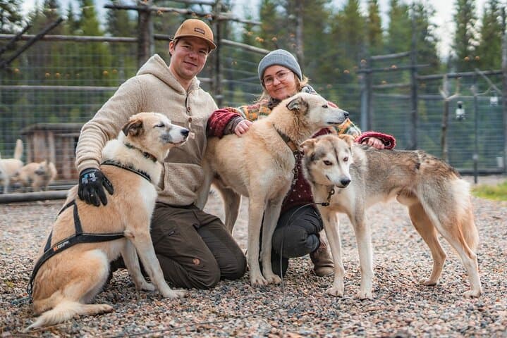 Autumn Husky Experience with Cart Ride and Photographer
