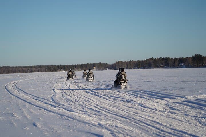 Pure Snowmobile Safari in small group
