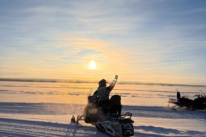 Pure Snowmobile Safari in small group