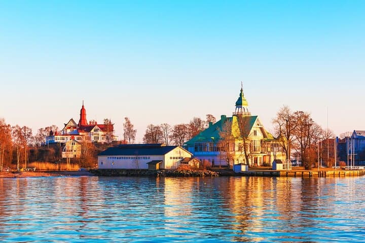 Helsinki Private Walking Tour with a Local