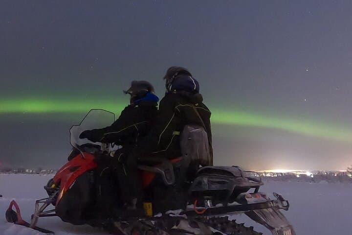 Night-time Adventure by Snowmobile (Small group of 8)