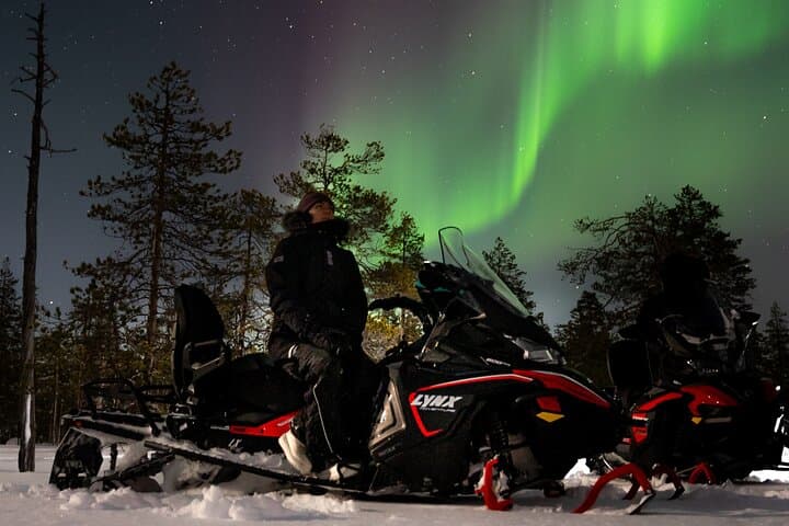 Night-time Adventure by Snowmobile (Small group of 8)