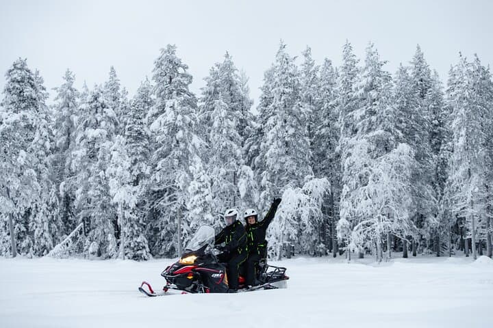 4-Hour Snowmobile Adventure in Rovaniemi (Private)