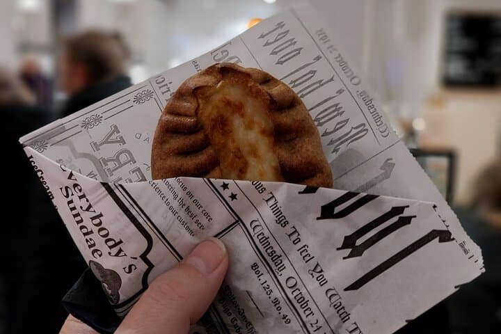 Helsinki Authentic Walking Food Tour with 8 Local Tastings