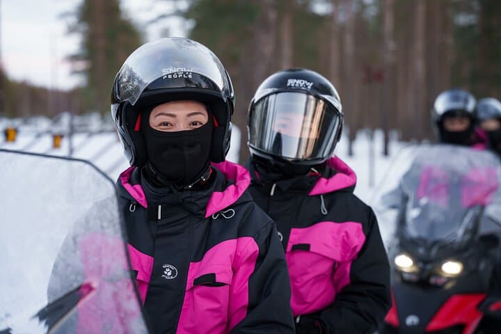 Snowmobile Tours in Rovaniemi Lapland in small group