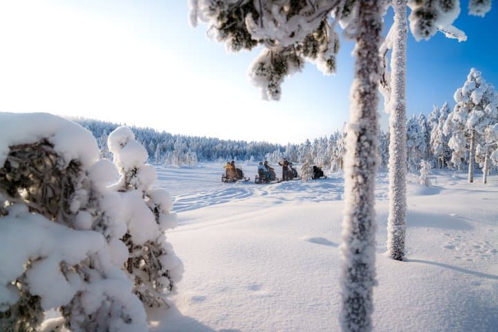 Snowmobile Tours in Rovaniemi Lapland in small group
