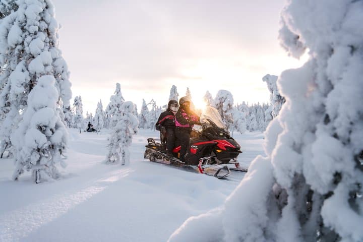 Snowmobile Tours in Rovaniemi Lapland in small group