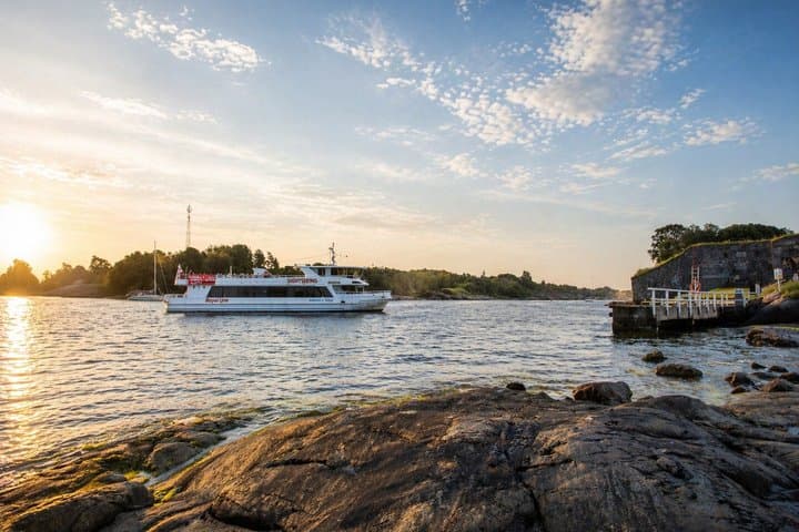 Money Saver: Hop-On Hop-Off Bus and Sightseeing Boat Tour