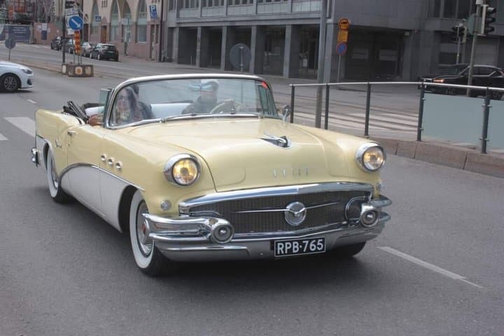 Classic Car Sightseeing Ride in Helsinki and Nuuksio with Locals