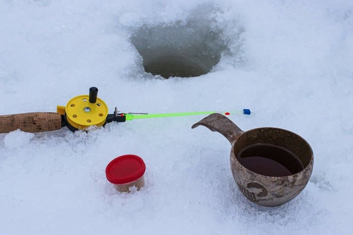 4 Hour Snowmobile Safari with Ice Fishing in Levi