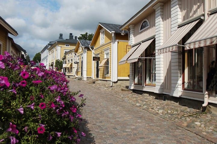 Premium Experience Tour Helsinki+Porvoo by Lux Car with Guide