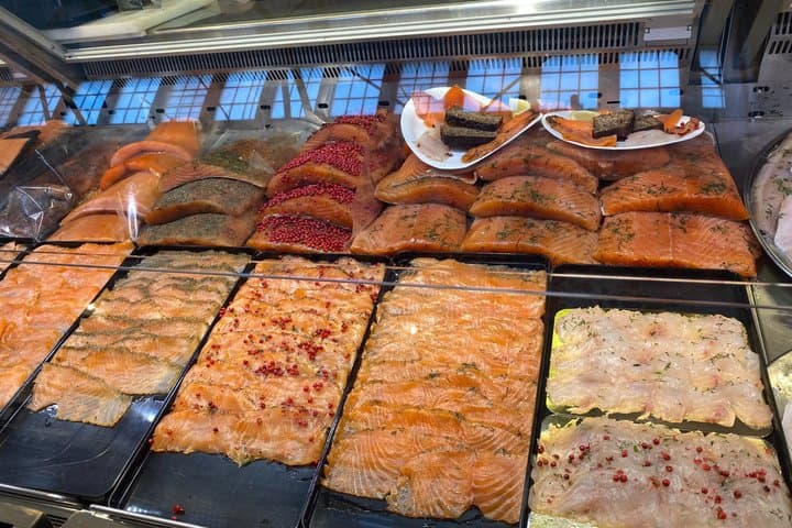 Tasting Finnish Flavors with French Guide