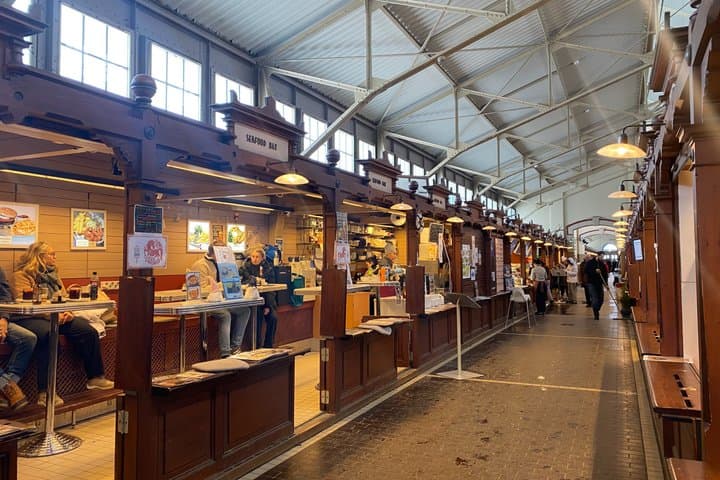 Tasting Finnish Flavors with French Guide