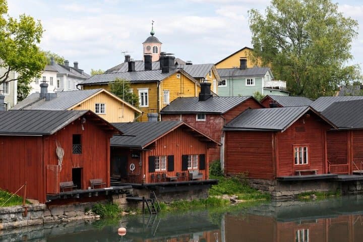 PRIVATE Helsinki & Porvoo by Car: Old Town & Local Stories