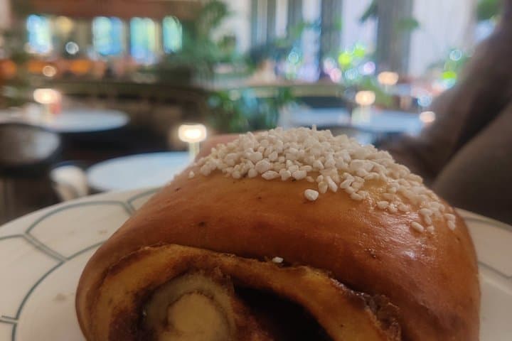 Helsinki Top Highlights and Food Tour with More than 8 Tastings