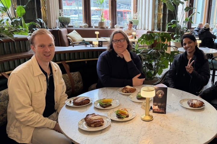 Helsinki Top Highlights and Food Tour with More than 8 Tastings