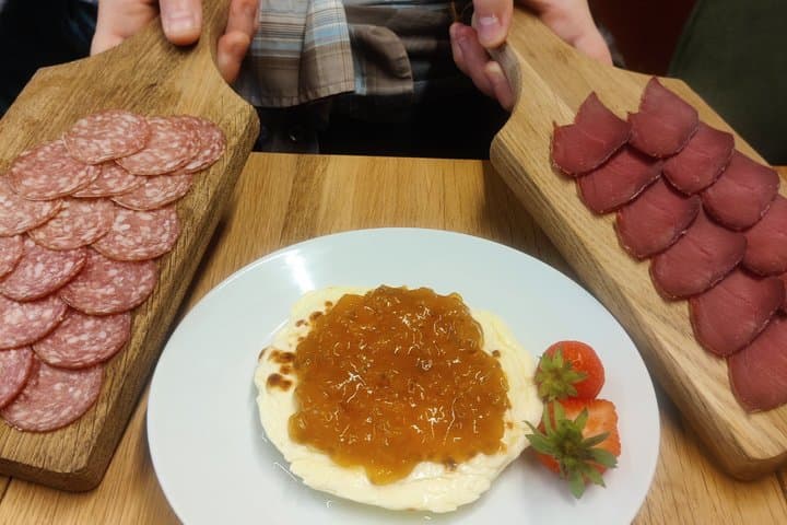 Helsinki Top Highlights and Food Tour with More than 8 Tastings
