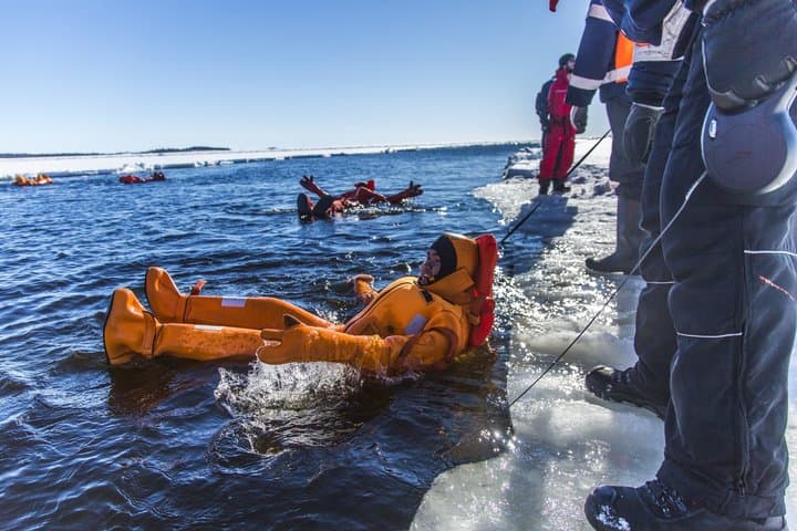 Rovaniemi: Polar Explorer Icebreaker Cruise with Ice Floating